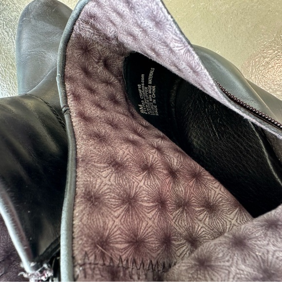 Born Chelsea boot with Tassels. - Picture 6 of 6